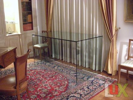 Clear glass table top.. | TRANSPARENT